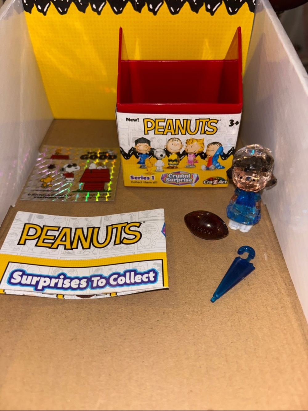 CraZArt Lucy, umbrella and football Peanuts Crystal Toy Pack